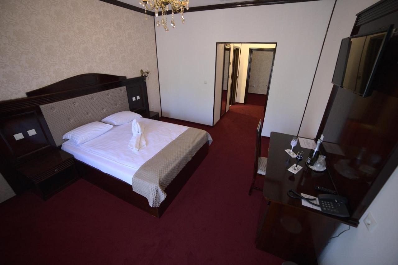 Hotel Onix Роман Экстерьер фото