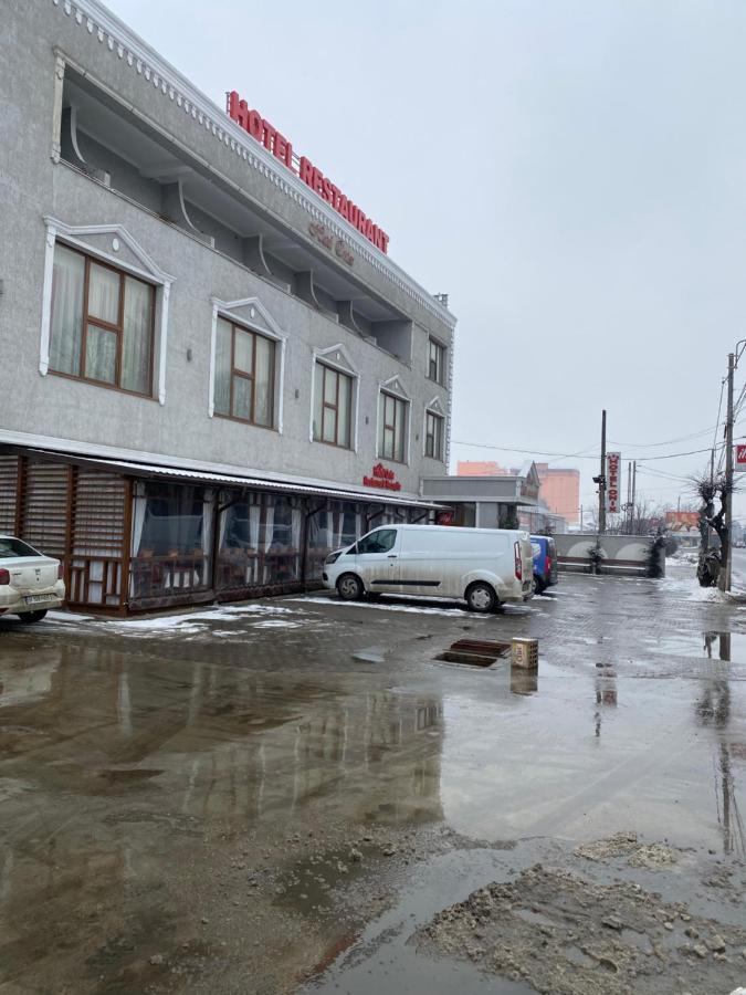 Hotel Onix Роман Экстерьер фото