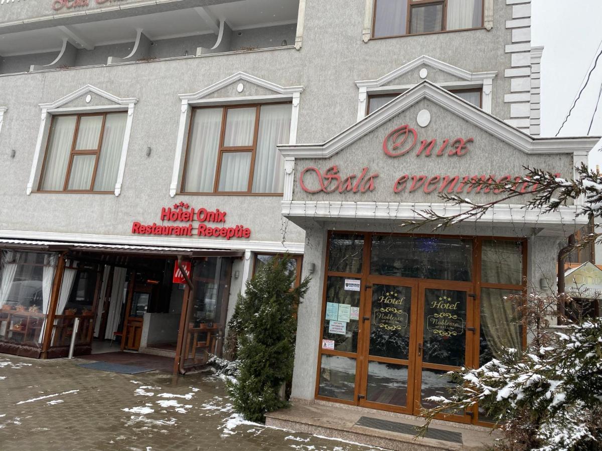 Hotel Onix Роман Экстерьер фото