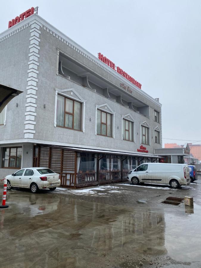 Hotel Onix Роман Экстерьер фото