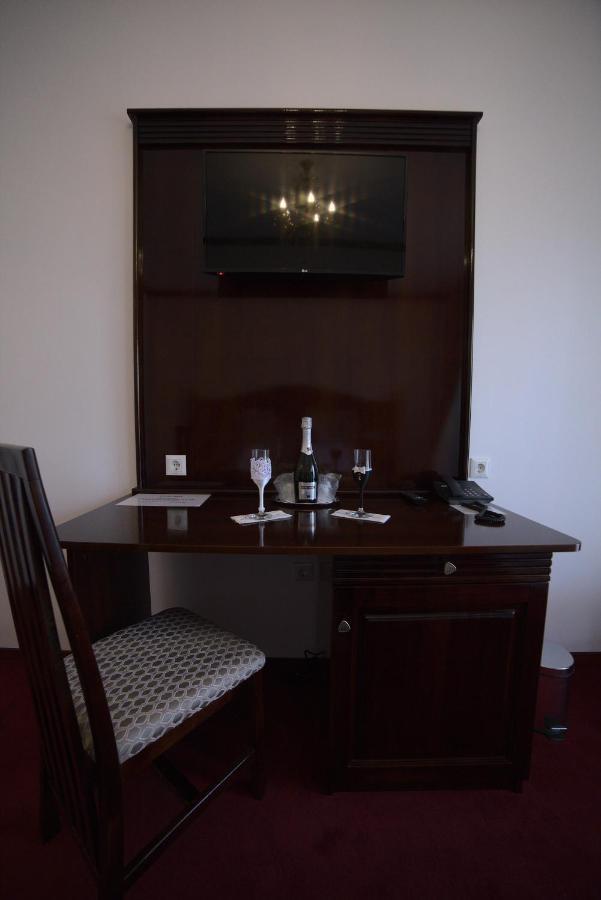 Hotel Onix Роман Экстерьер фото
