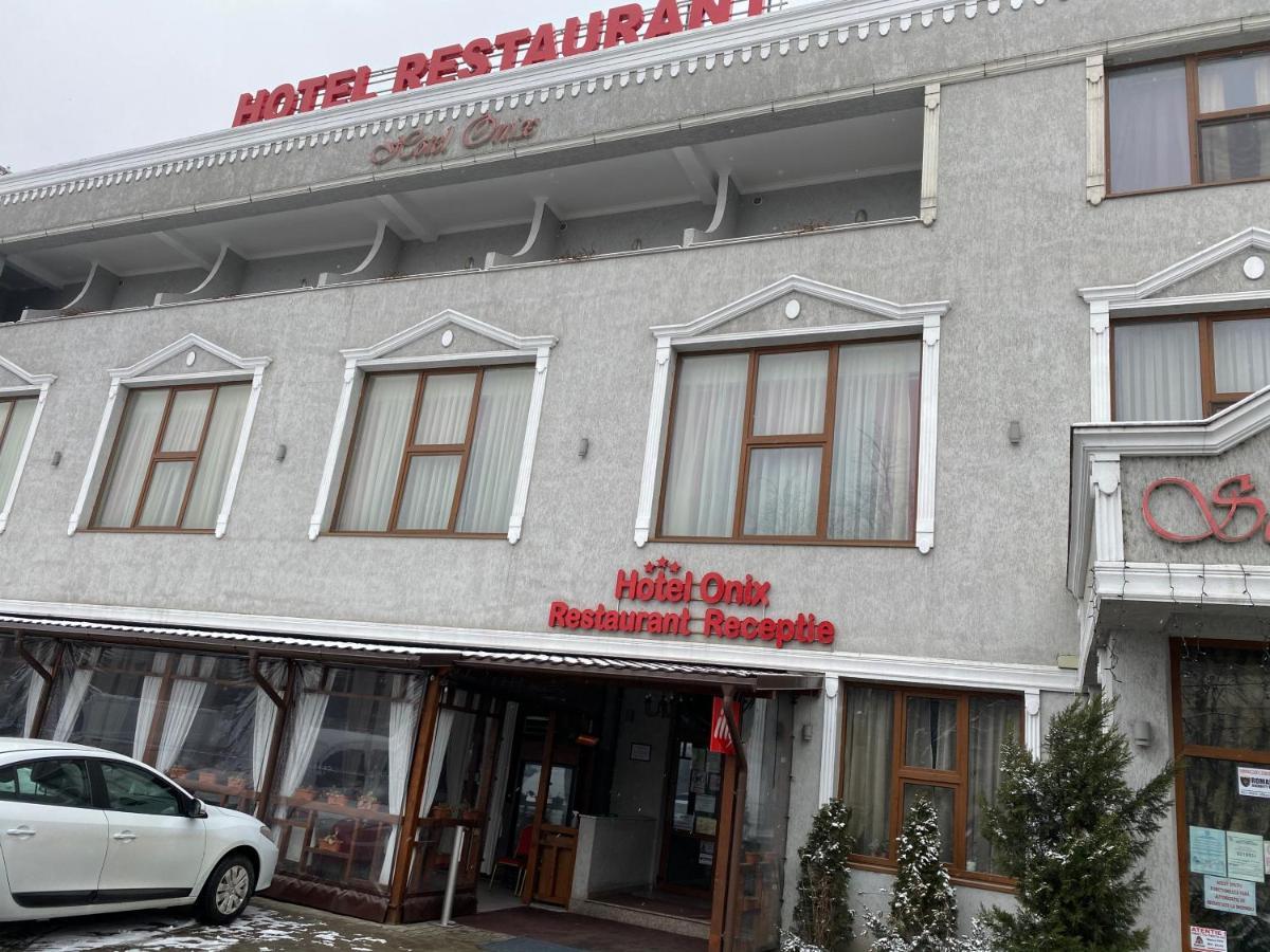 Hotel Onix Роман Экстерьер фото